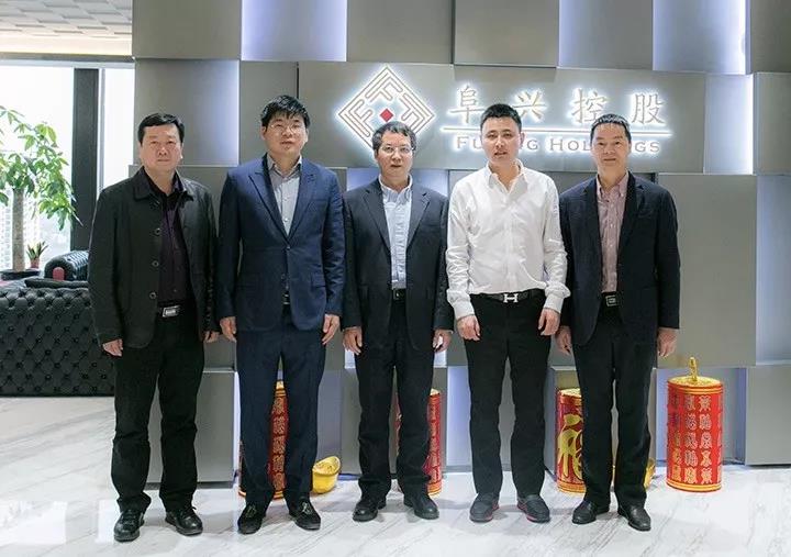 阜兴集团“楼塌”，富二代朱一栋逃跑前还卷了18亿到海外！3