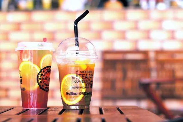 砸五千万开奶茶店，做线下真能拯救一年卖出7亿杯的香飘飘吗？ 