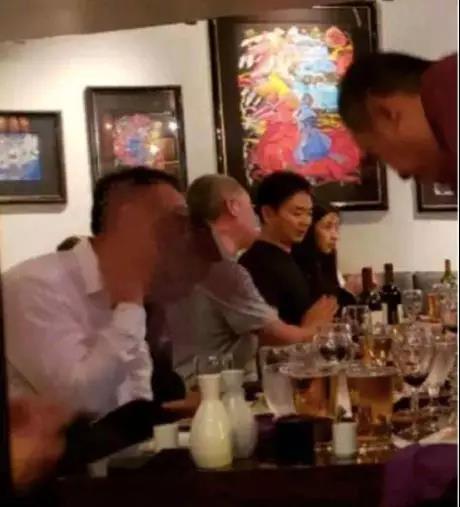 刘强东犯浑，一个掩护、一个善后，这样的助理请给我来一打2