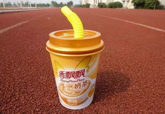 砸五千万开奶茶店，做线下真能拯救一年卖出7亿杯的香飘飘吗？ 