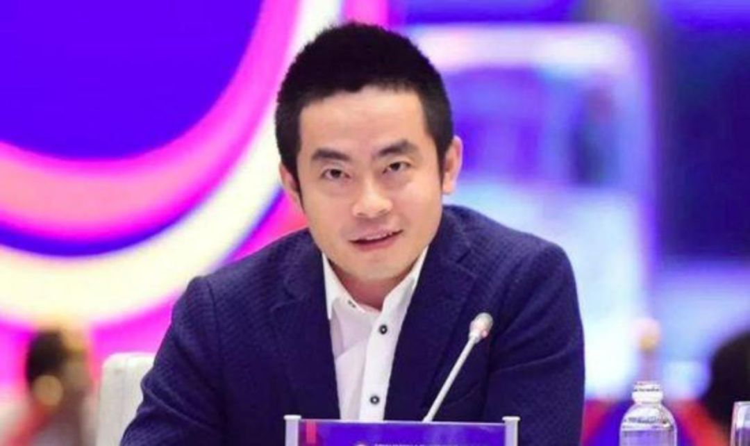 纯小春\/轱天乐\/渣渣辉80后老板、曾经中国最年轻首富被捕了 